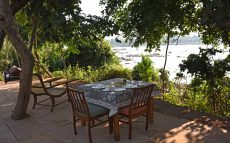 Breakfast-table-by-the-river-1230